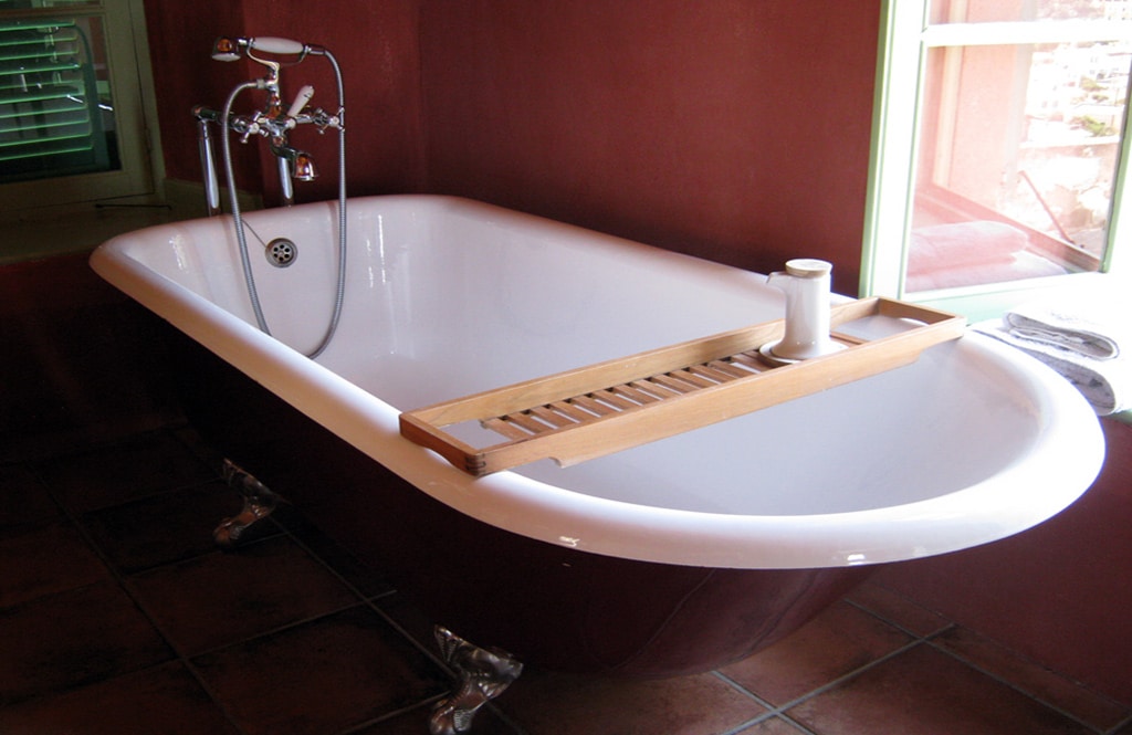 The red suite, the bathtub